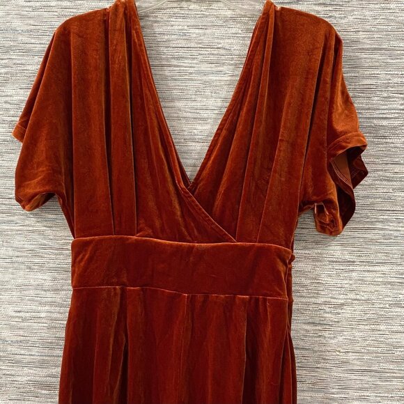 Rust Velvet Wrap Jumpsuit With Short Sleeves & Deep V-Neckline By Cider Size M - Picture 2 of 8